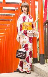 组图：日美混血嫩模走红 被誉日版奥黛丽赫本