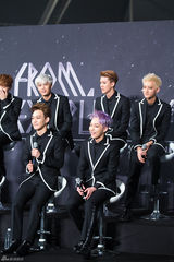 独家高清：EXO出道两年首开唱 11成员一夜长大