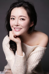 组图：冯文砚写真大片初秋展女人味