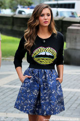 组图：妮娜-杜波夫获众化妆师伺候 粉丝围堵显风情万种