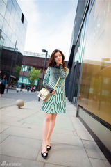 组图：鲍天琦潮范街拍 鬼马精灵演绎夏日清凉