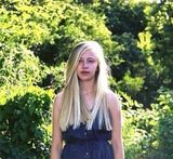 组图：14岁丹麦天使西赛儿走红 唯美床照曝光