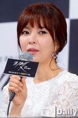 组图：韩星金素贤出席发布会 展清纯可爱