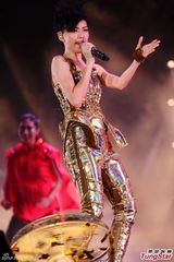 组图：孙燕姿新加坡演唱会爆棚 奠定国宝级地位