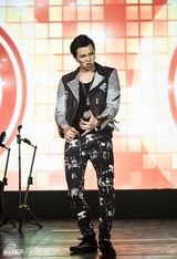 组图：黄鸿升中央车站开唱 展现优质偶像实力