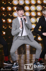 组图：《the show》众星云集 NS允智超短裙亮相