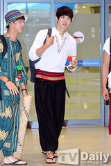 组图：刘延锡孙浩俊B1A4成员Baro返韩 变异域土男