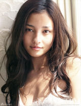 组图：黑木明纱大尺度写真 鲜花遮乳手捂私处