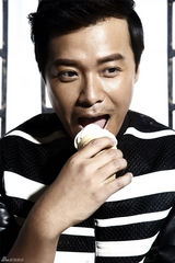 组图：陈思诚大片五连拍 甜筒引出表情帝