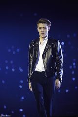 独家高清：EXO出道两年首开唱 11成员一夜长大