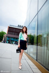 组图：鲍天琦变身冰激凌系美少女慵懒迷人