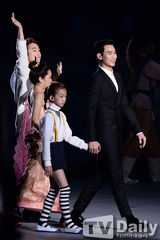 组图：金秀贤张东健等现身亚运 共庆体坛盛世