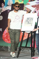 组图：陈绮贞结婚无着落 张震岳猛健身晒成黑炭