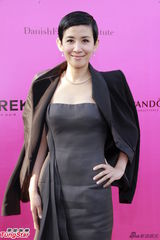 组图：吴君如力挺曾志伟 胡杏儿不急发展新感情