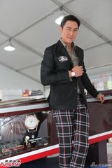 组图：马德钟内地忙掘金 欲设计情侣表赠太太