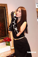 组图：周汶锜强调感情专一 对香水情有独钟 