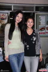 组图：李若彤出席TVB剧杀青宴 清纯依旧