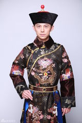 组图：谢娜变小主何炅演太监 大张伟扮年画娃娃