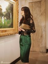 组图：韩雪早春薄纱轻裙加身 简约奢华显优雅