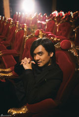 高清图：冯德伦拍摄时尚写真 个性中尽显绅士风度