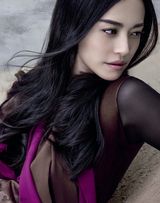 组图：姚晨写真温柔恬静 长发美腿引领初秋风潮