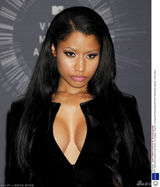 组图：麻辣鸡露半球 扭臀热舞秀性感