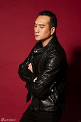 组图：黄觉皮衣秀时尚 搞怪大片卖萌无限