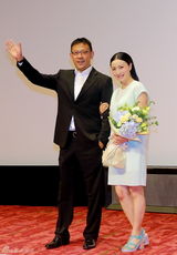 组图：姜文个人回顾展开幕 徐峥陶虹夫妇助兴