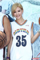 组图：蓝正龙盼早生子 为娇妻改冲动个性