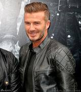 组图：贝克汉姆时装周演绎皮衣诱惑 群模簇拥