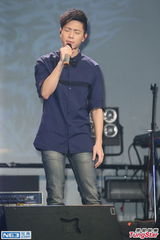 组图：韦礼安常被男友人骚扰 隋棠为其站台