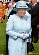 组图：凯特王妃出席游园会 裸色蕾丝连衣裙抢眼