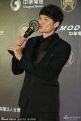 组图：陈建玮获得最佳台语男歌手奖