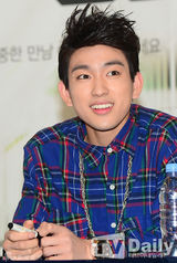 组图：韩团GOT7办粉丝会 卖萌搞怪十分开心