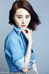 组图：甘露最新清淡素雅写真 戏里高冷戏外阳光