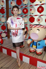 组图：周丽淇称公仔是老公 不期待男友生日惊喜