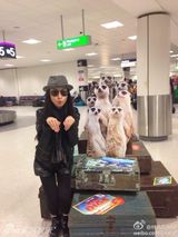 组图：林依晨搞怪英国游 耍宝卖萌展小女生一面