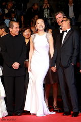组图：《归来》戛纳首映 巩俐气场强大如女王
