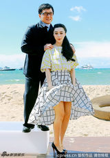 策划：裸奔弱爆！影节红毯九怪 囧脸露臀钻裙底