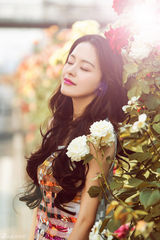 组图：王力可时尚户外大片曝光 温婉优雅获追捧