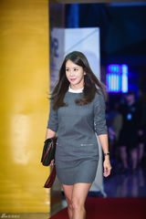 独家：金汎助阵《举报者》 戴小帽羞涩微笑