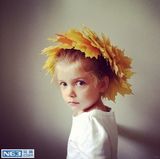 组图：大眼萝莉姐妹走红 写真妈妈掌镜精致如画