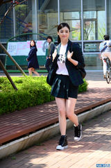 组图：蒋欣重走《星星》之路 化身千颂伊游韩国