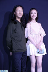 组图：倪妮北京优雅看秀 与彭于晏合作愉快