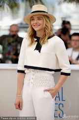 组图：《锡尔斯玛利亚》亮相戛纳 新老女神灿笑