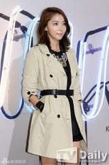 组图：EXO汤唯等亮相活动 休闲装扮也时尚