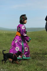 组图：大草原上的小伙伴！多多美颜姐姐似格格