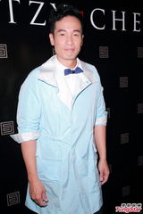 组图：陈豪否认与老婆冷战 刘心悠再演女鬼过癮