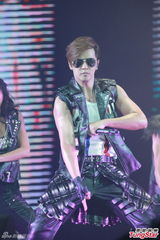 组图：萧亚轩携新欢看罗志祥巡演 小猪力挺星爷