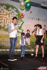 组图：Kimi卖萌耍宝人气高 与老爸台北捞金